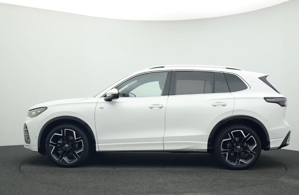 NEW MODEL TIGUAN MHEV 150PK R-EDITION NAV/TREKH/EASY/5J-25%, Alcantara, Wit, 5 zetels, 5 deurs
