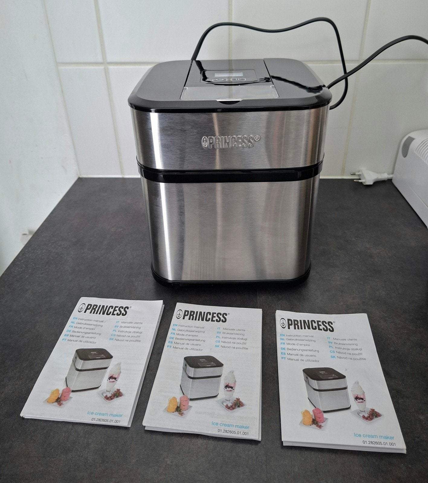 Princess ice-cream maker, Enlèvement