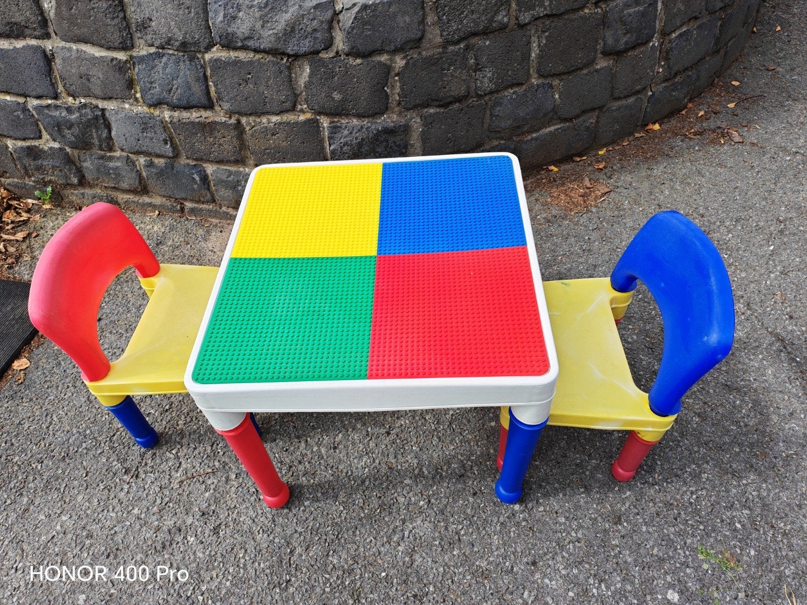 table et 2 chaises au design Lego, Enlèvement
