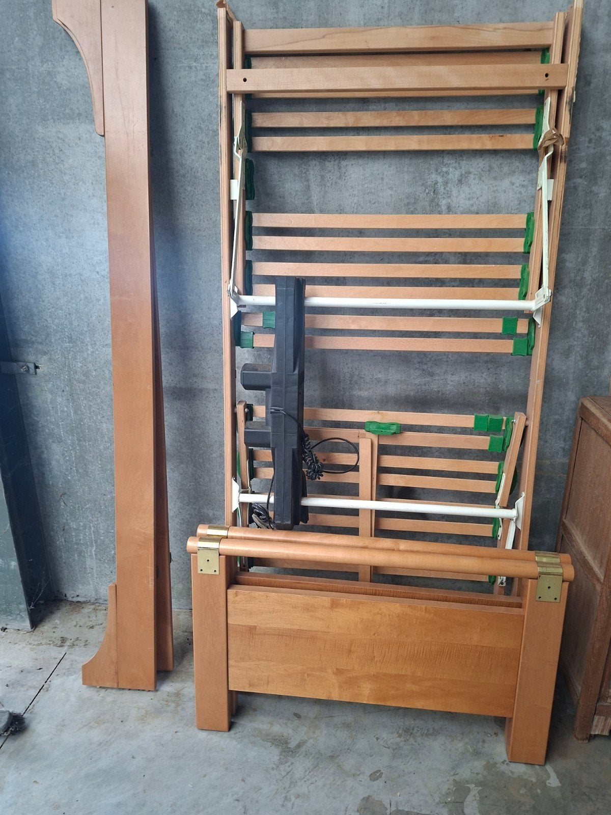 Bed met lattenbodem elektrisch + matras, Ophalen, Matras