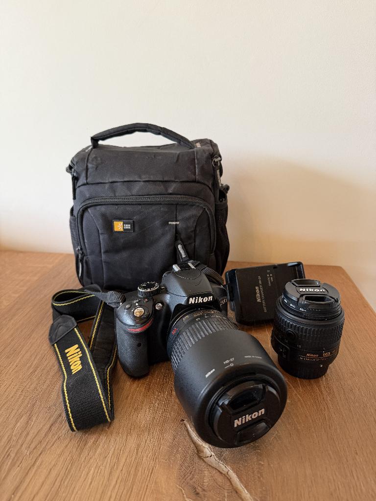 Kit complet Nikon D3200 (2 objectifs + sacoche + carte SD), Enlèvement ou Envoi, Comme neuf, 8 fois ou plus, Reflex miroir