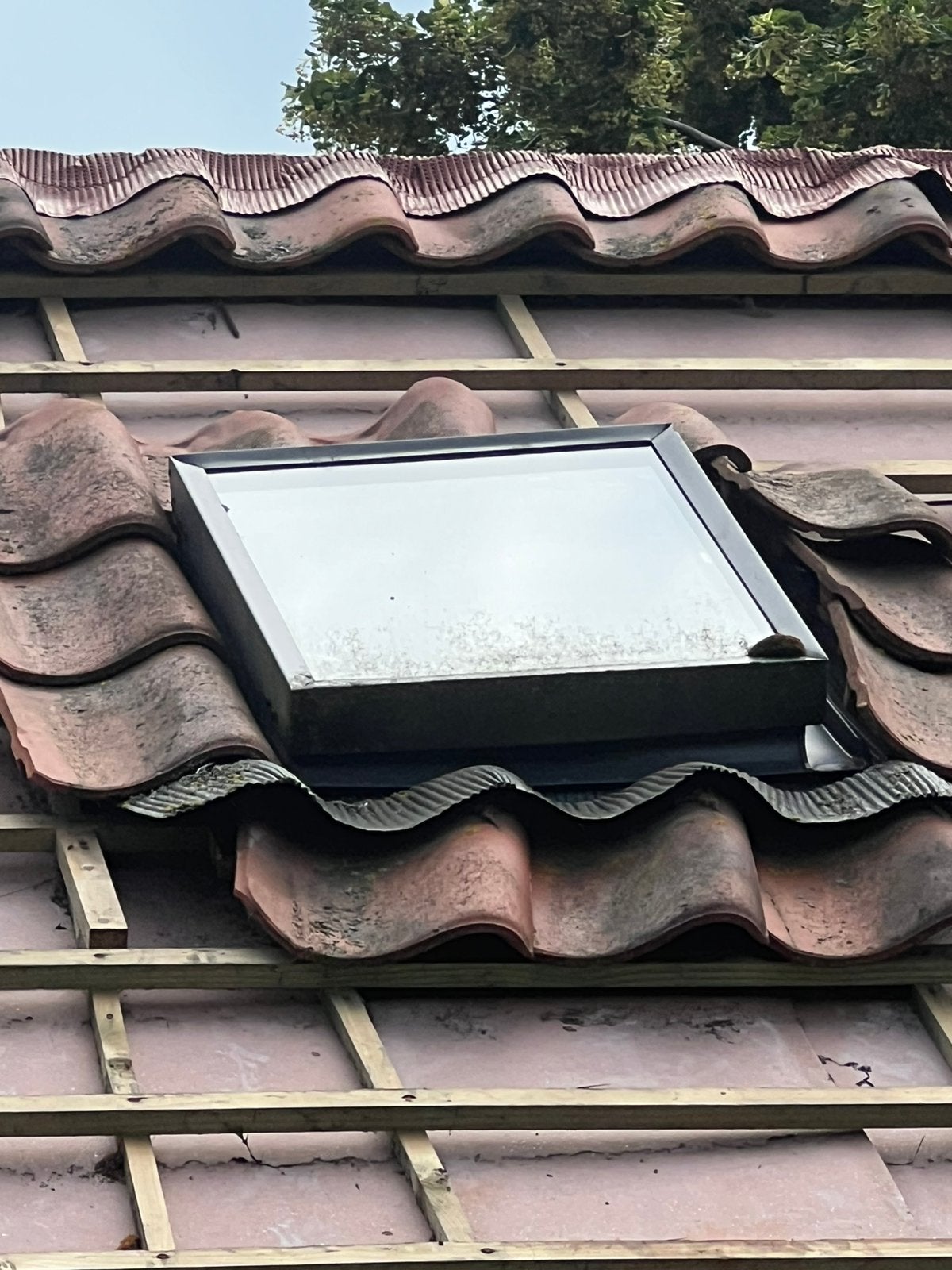 Te koop vier kipdakramen en kleine velux, 9 jaar oud, Doe-het-zelf en Bouw, Glas en Ramen, Ophalen, Zo goed als nieuw
