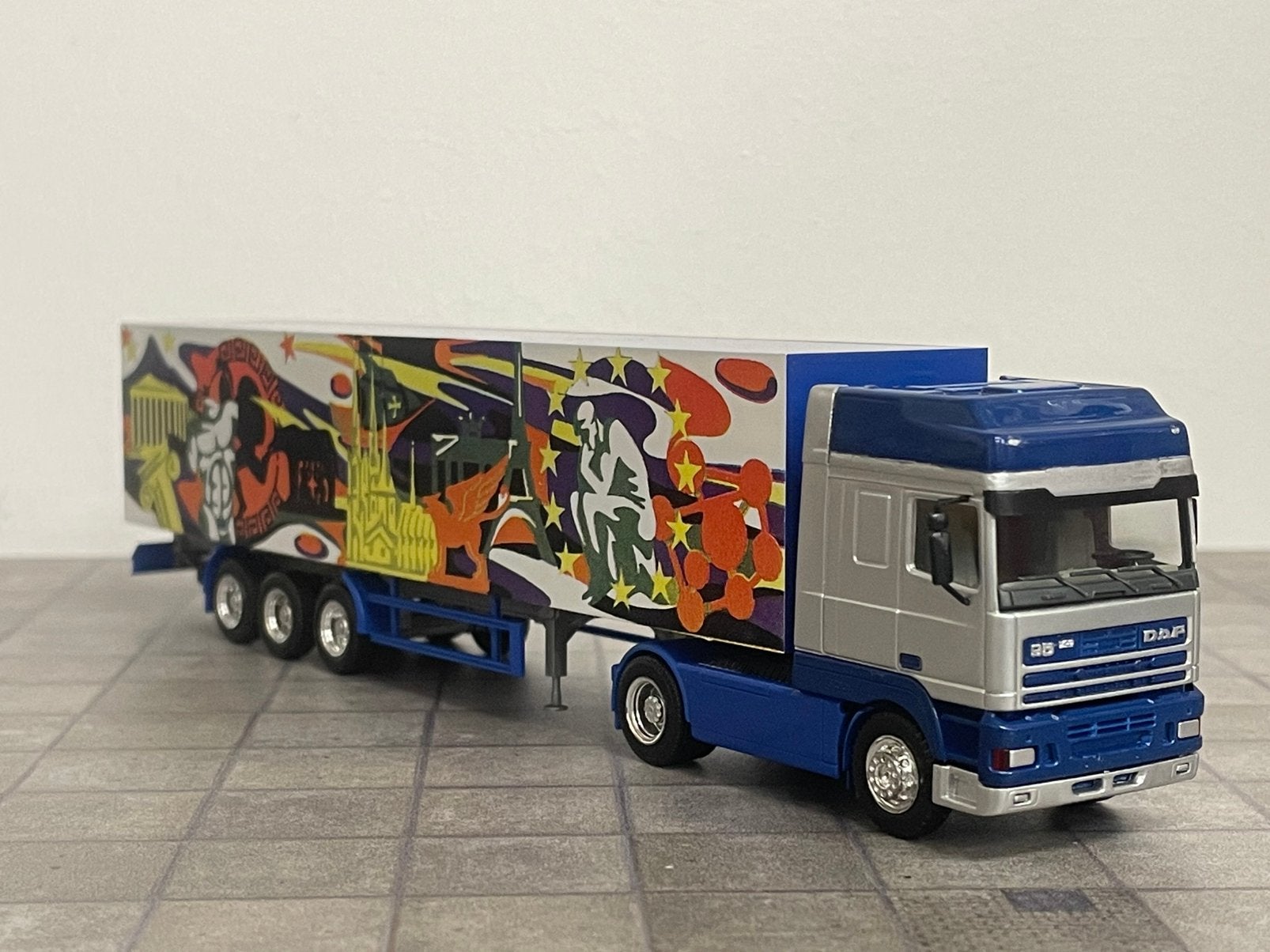Herpa DAF 95-500 ART-collection Europa, Ophalen of Verzenden, Zo goed als nieuw, Bus of Vrachtwagen, Herpa
