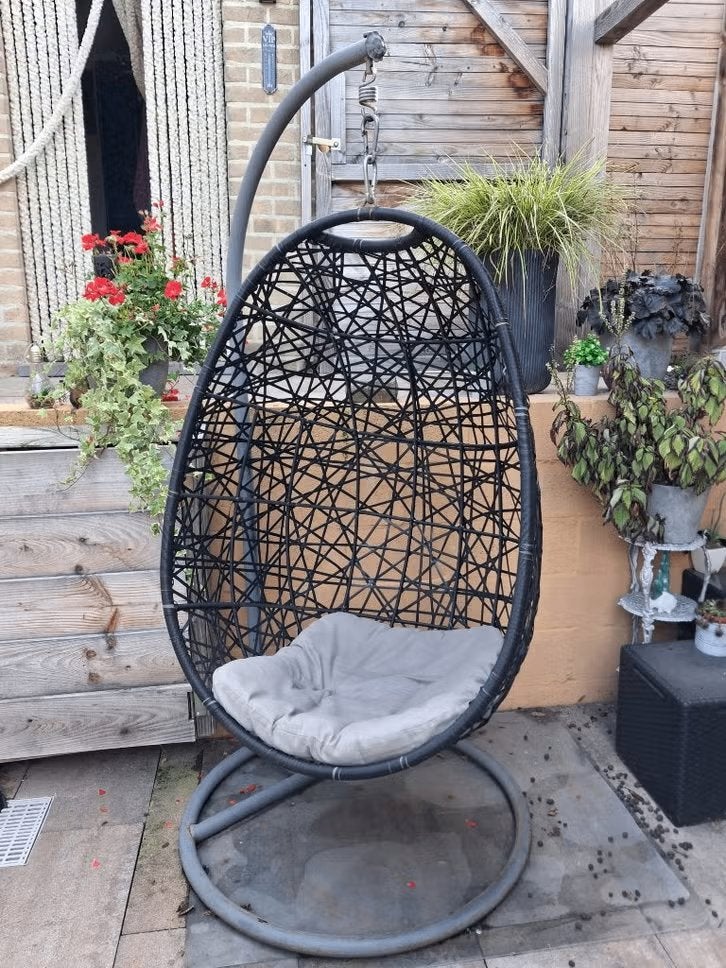 Hangstoel met standaard en kussen, Ophalen, Gebruikt, Wicker