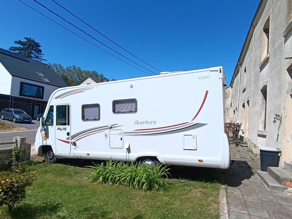 Camping car pilote G680, Réfrigérateur, Jusqu'à 5, Boîte manuelle, Diesel