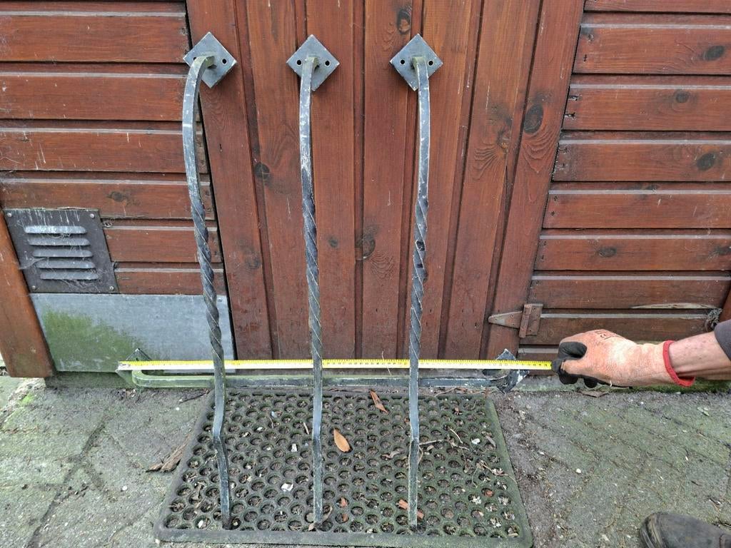 Metalen hekwerk om voor raam te plaatsen, Enlèvement