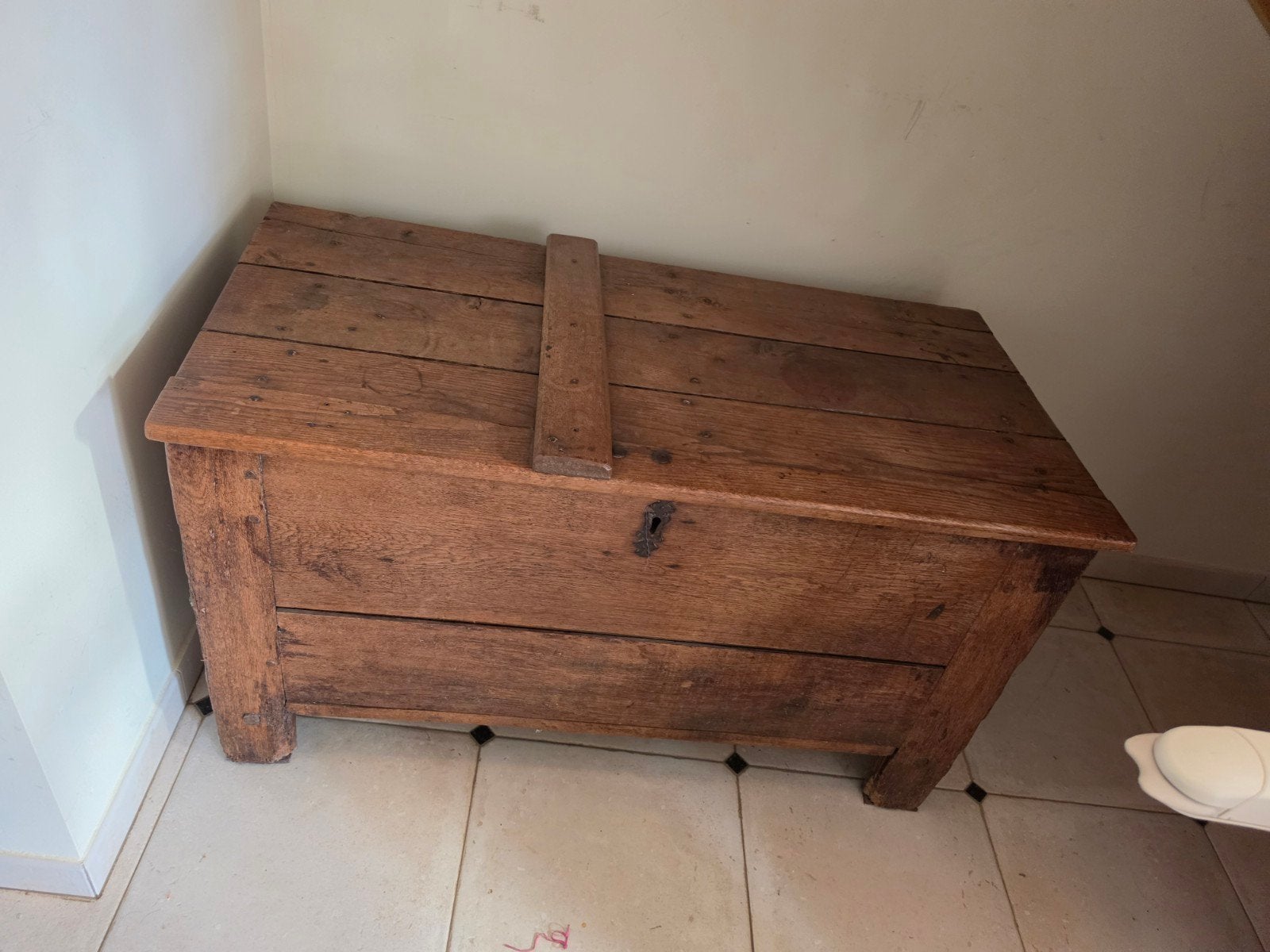 Ancien coffre en bois massif – coffre rustique, Enlèvement