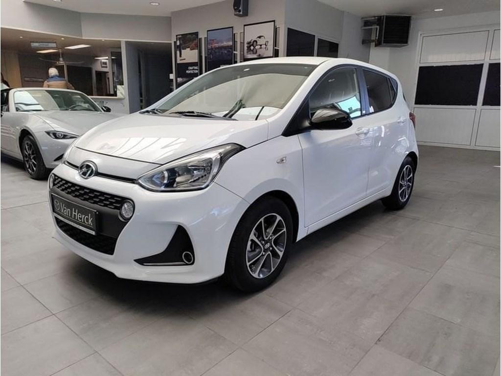 Hyundai i10 1.0i Twist, Auto's, 48 kW, Wit, https://public.car-pass.be/vhr/f7e3ad6d-5d3f-4bf4-9119-84c271a38adb, Bedrijf