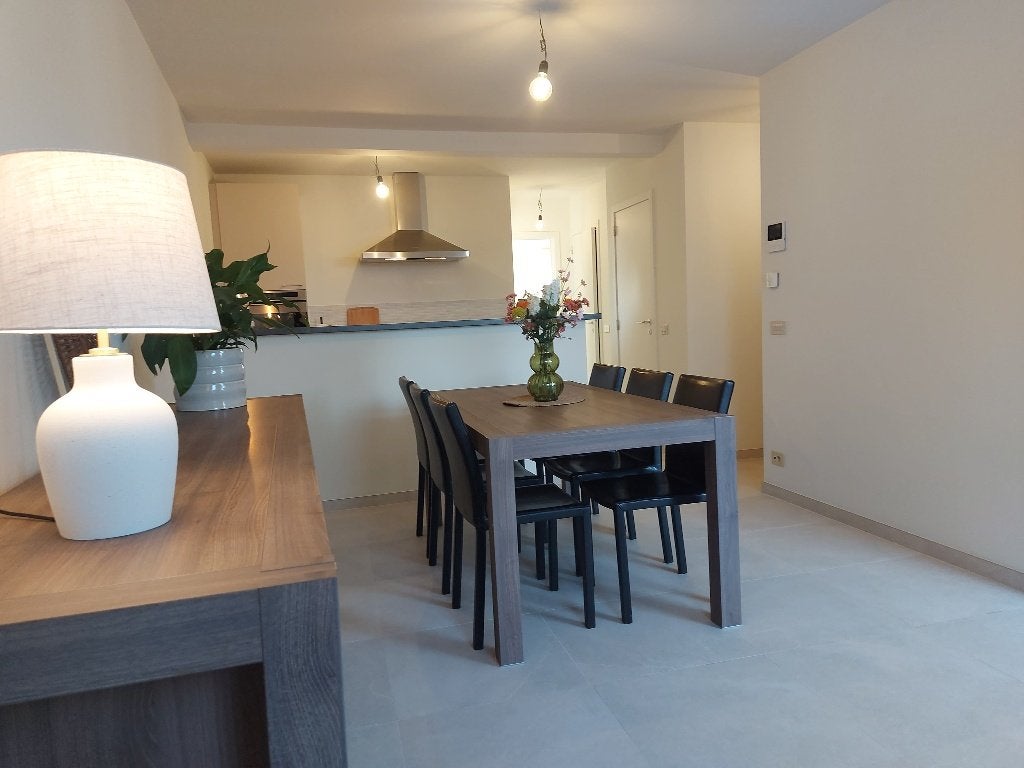 Gerenoveerd appartement Waregem 2 slpk met terras, EPC B, Tot 200 m², Provincie West-Vlaanderen, Appartement, 108 kWh/m²/jaar