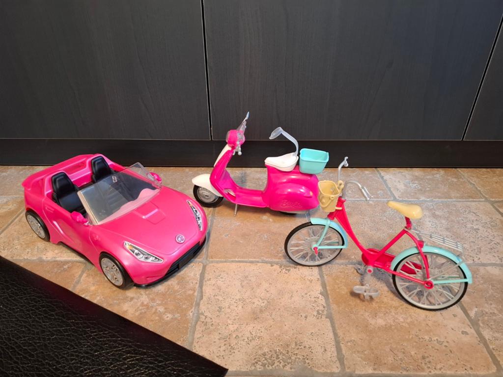 Barbie: auto, scooter en fiets, Ophalen