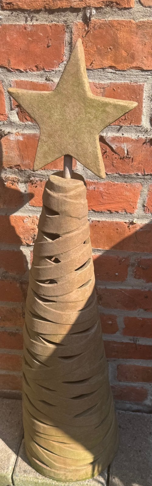 Moderne kerstboom in terracotta, Tuin en Terras, Tuinbeelden, Ophalen, Zo goed als nieuw
