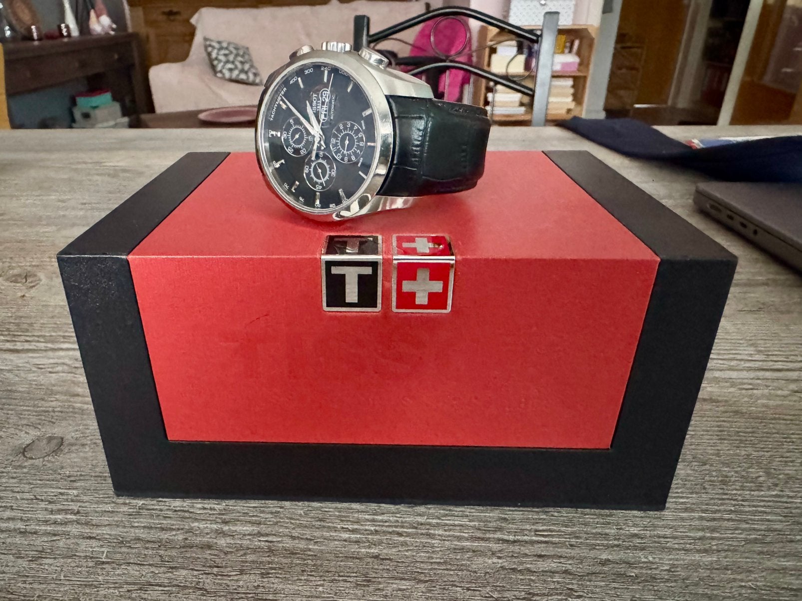 Tissot Couturier Automatique, Bijoux, Sacs & Beauté, Montre-bracelet, Autres marques, Enlèvement ou Envoi, Cuir
