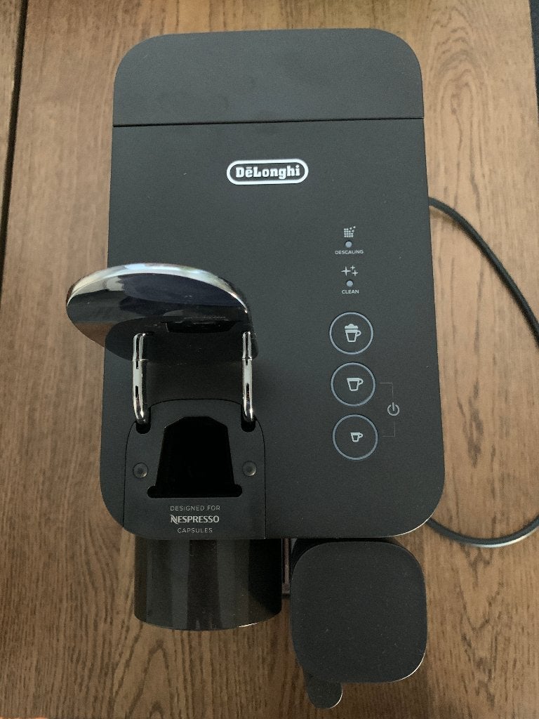 Nespresso - Lattissima One Evo Black, Machine à espresso, Réservoir d'eau amovible, Dosettes et capsules de café, Utilisé