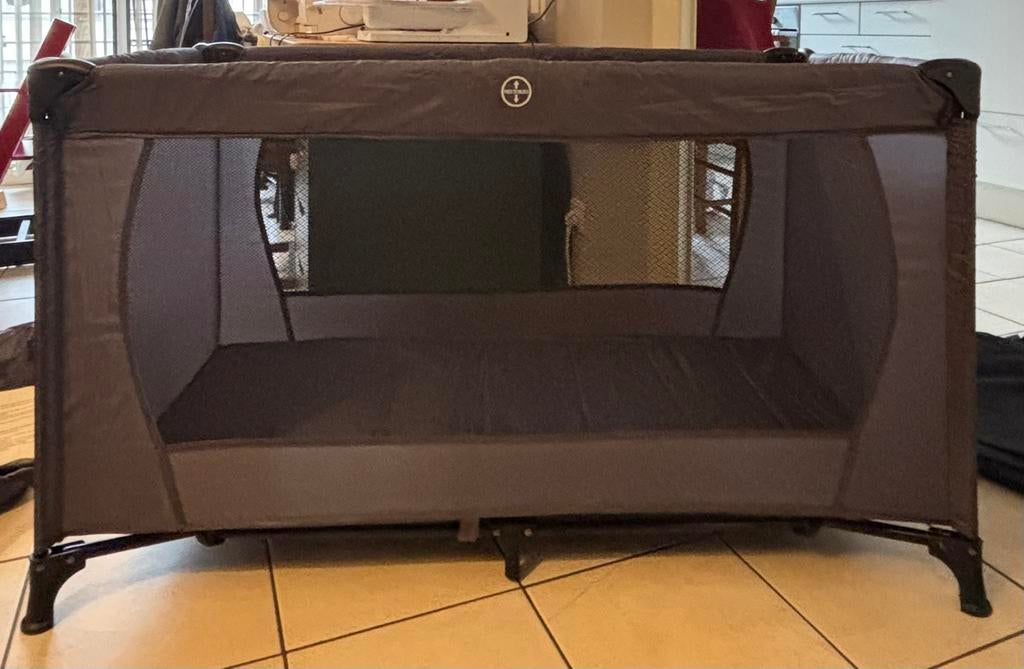 Reisbed travel bed rookvrij diervrij, Kinderen en Baby's, Babywiegjes en Ledikanten, Ophalen, Zo goed als nieuw, Reisbedje