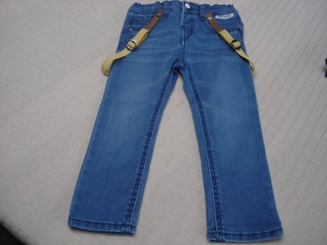 Mooie jeans met gele bretellen, maat 92, NIEUW, Kinderen en Baby's, Kinderkleding | Maat 92, Ophalen of Verzenden, Nieuw, Broek