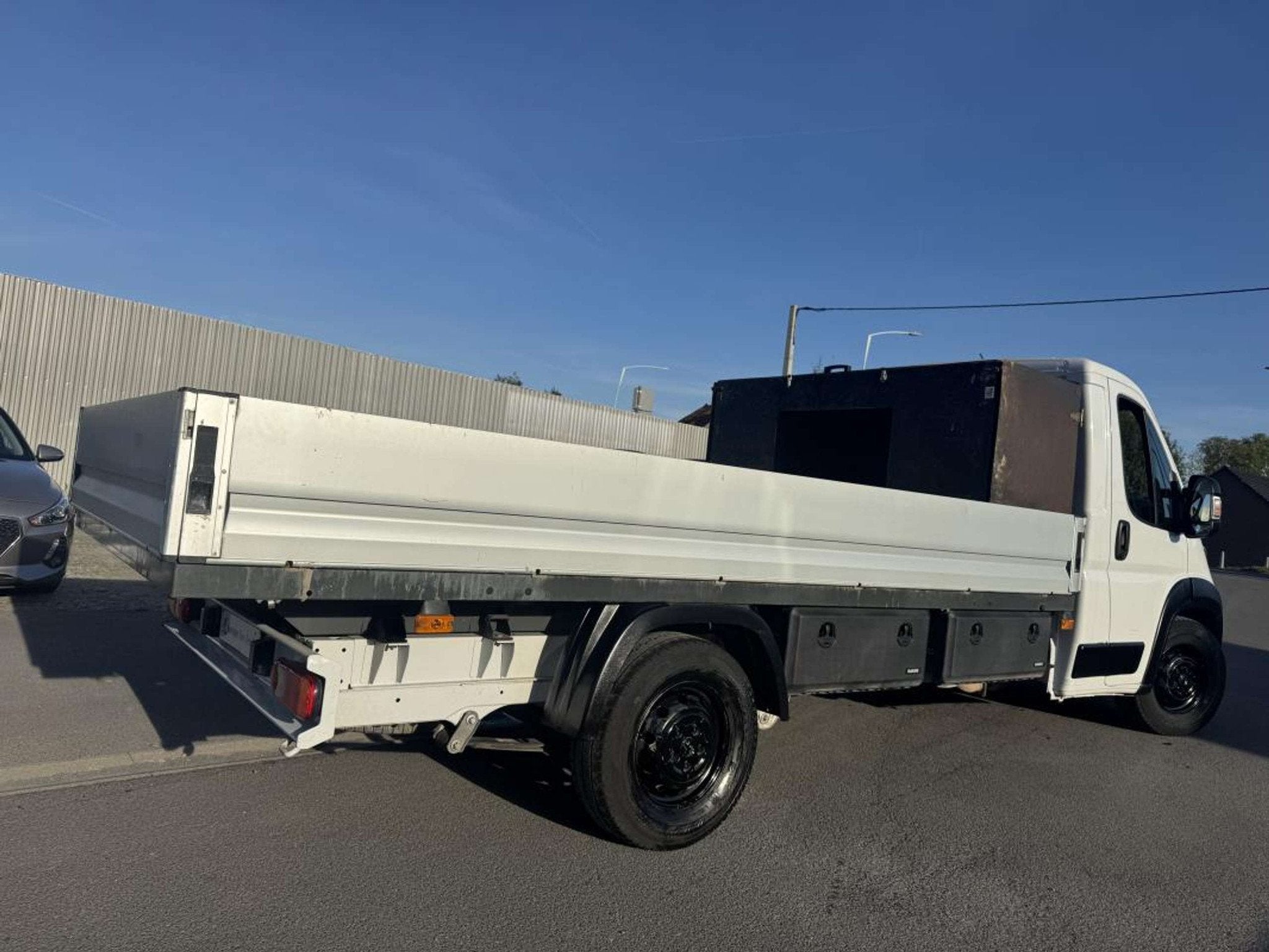 Peugeot Boxer 4,30m Camion Plateau Plate-Forme 2.2BlueHDI 16, Stof, Gebruikt, 165 pk, 2199 cc