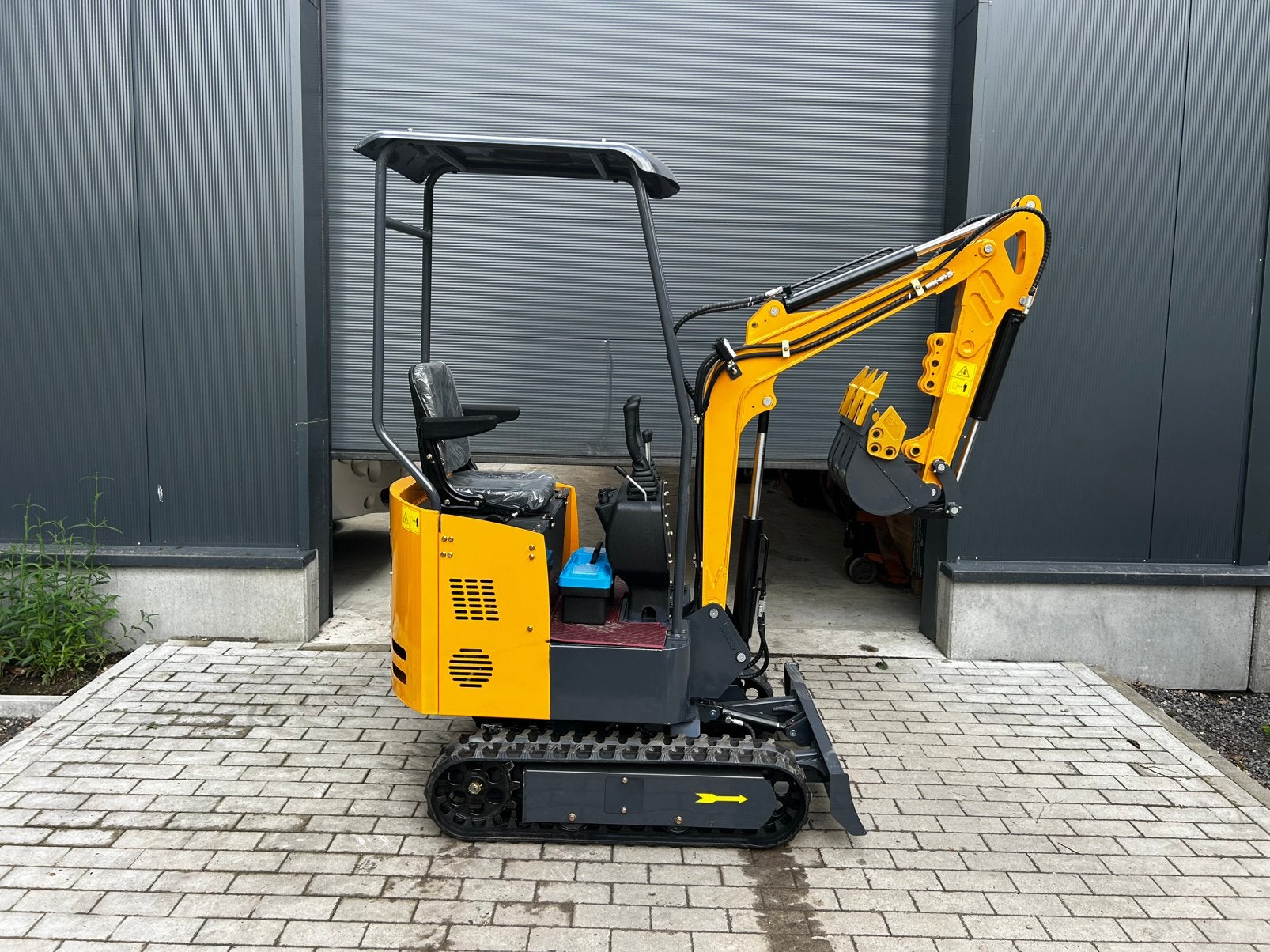 Minigraver 1t model diesel , nieuw afkomstig faissement., Articles professionnels, Machines & Construction | Grues & Excavatrices