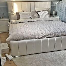 Vente urgente : Lit neuf avec matelas neuf (160x200), Neuf, Panel bed, Enlèvement ou Envoi, Beige