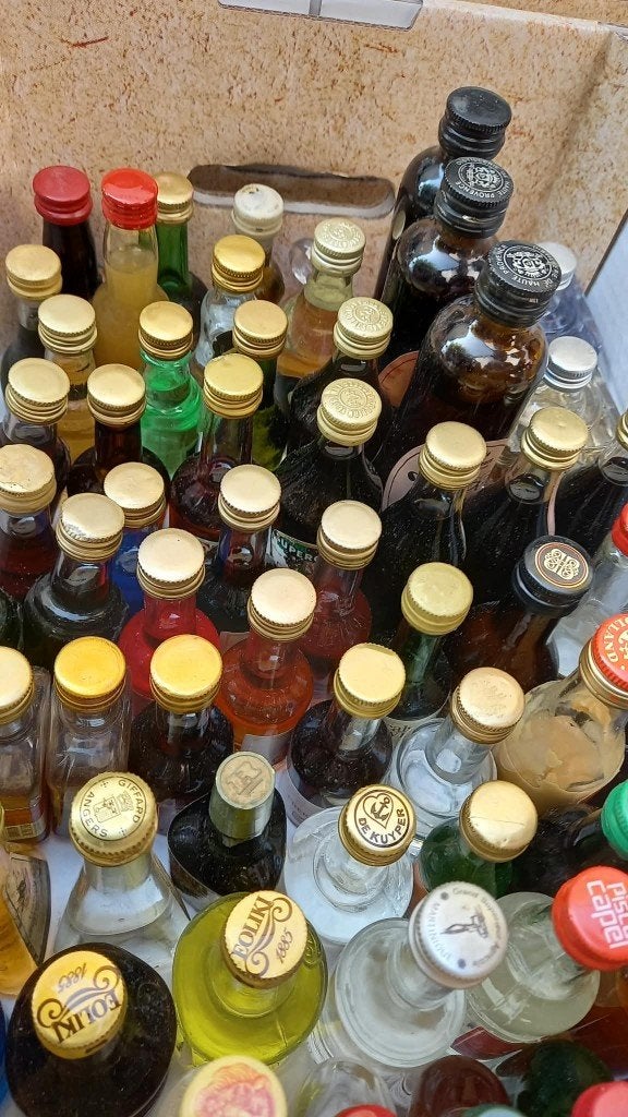 800 MIGNONNETTES ALCOOL COLLECTION, Autres régions, Pleine, Comme neuf, Enlèvement