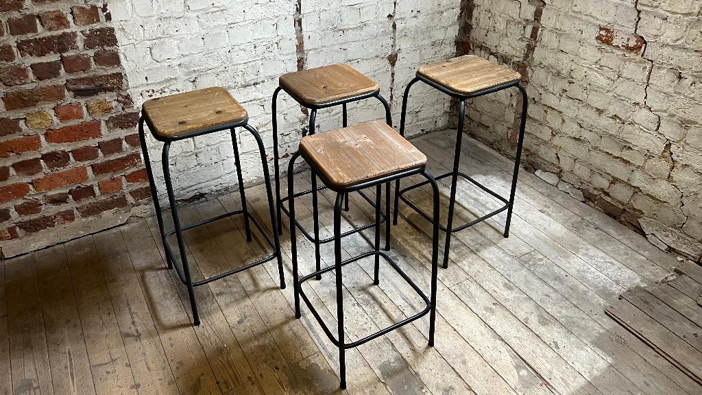 Tabourets industriels, Ophalen, 60 tot 90 cm, Zo goed als nieuw, 4 krukken