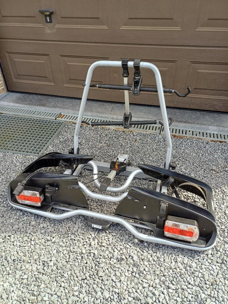 PORTE  VELOS DOUBLE AVEC ECLAIRAGE, Ophalen, Zo goed als nieuw, 2 fietsen, Trekhaakdrager