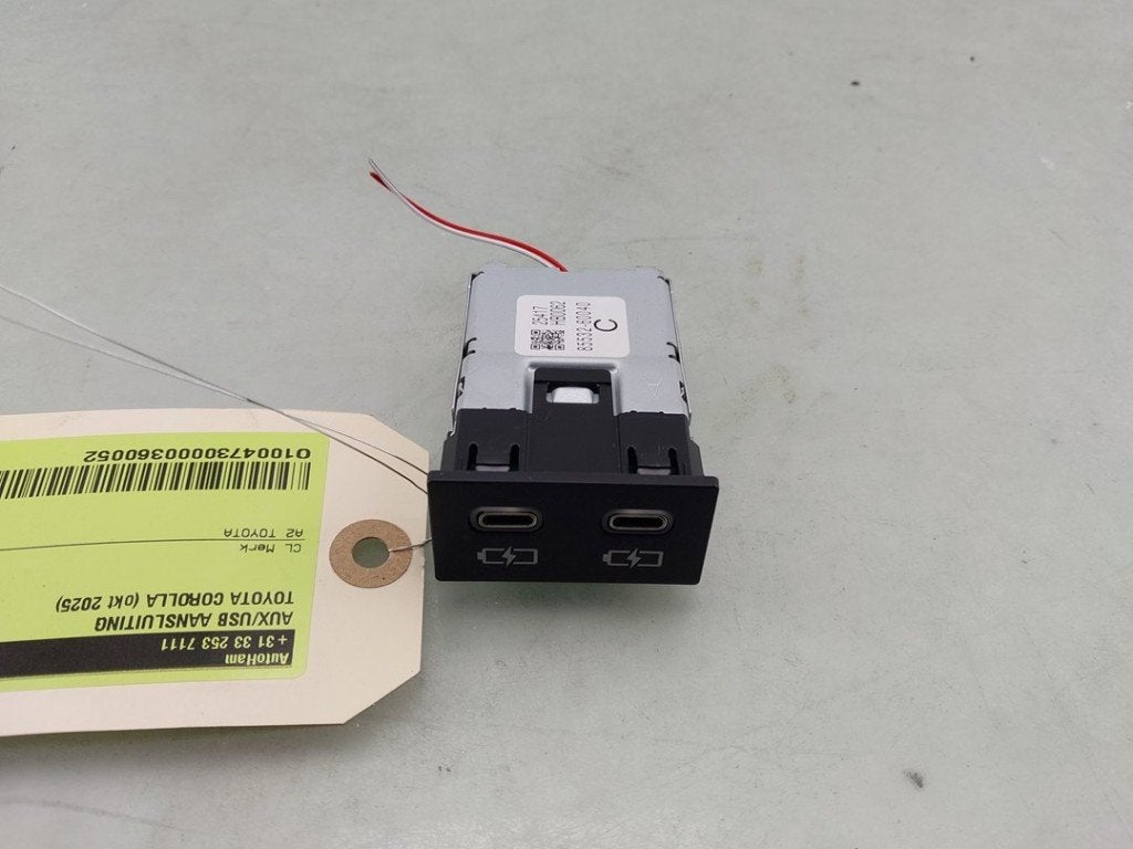 AUX/USB POORT Toyota Corolla Cross (|8553260040|), Gebruikt, Kundenbetreuung@toyota.de, Toyota, Toyota-Allee 2
50858  Köln, DE