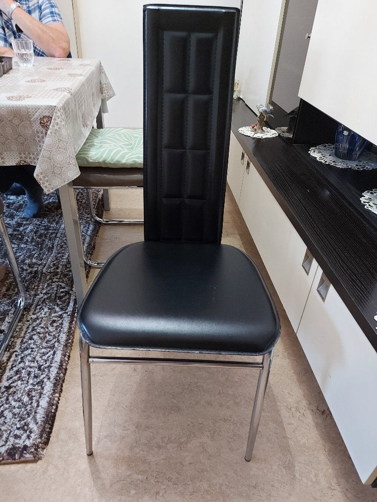 2 zwarte stoelen, Huis en Inrichting, Ophalen, Gebruikt, Zwart, Kunststof