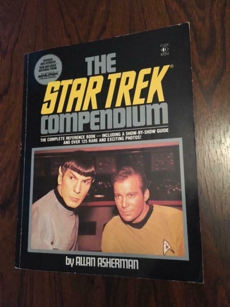 The Star Trek Compendium (1989) + foto/postcard, Livres, Cinéma, Tv & Médias, Enlèvement, Comme neuf, Série télévisée