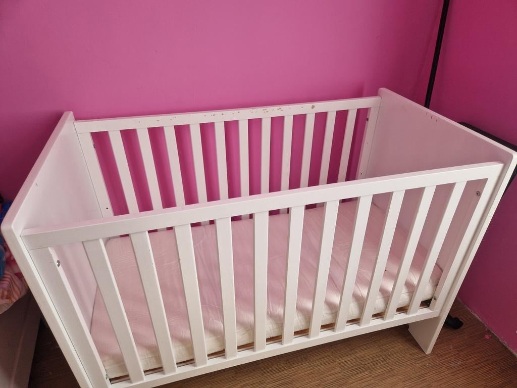 Babybed met matras te koop, Kinderen en Baby's, Ophalen, Gebruikt, Jongetje of Meisje