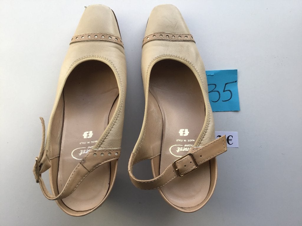 1 paar dames schoenen maat 35 voor slechts 3€, Ophalen of Verzenden, Zo goed als nieuw