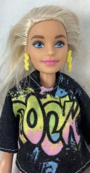 Mattel Barbie Fashionistas Pop #155 Rock-T-Shirt Pink, Kinderen en Baby's, Verzenden, Zo goed als nieuw, Barbie