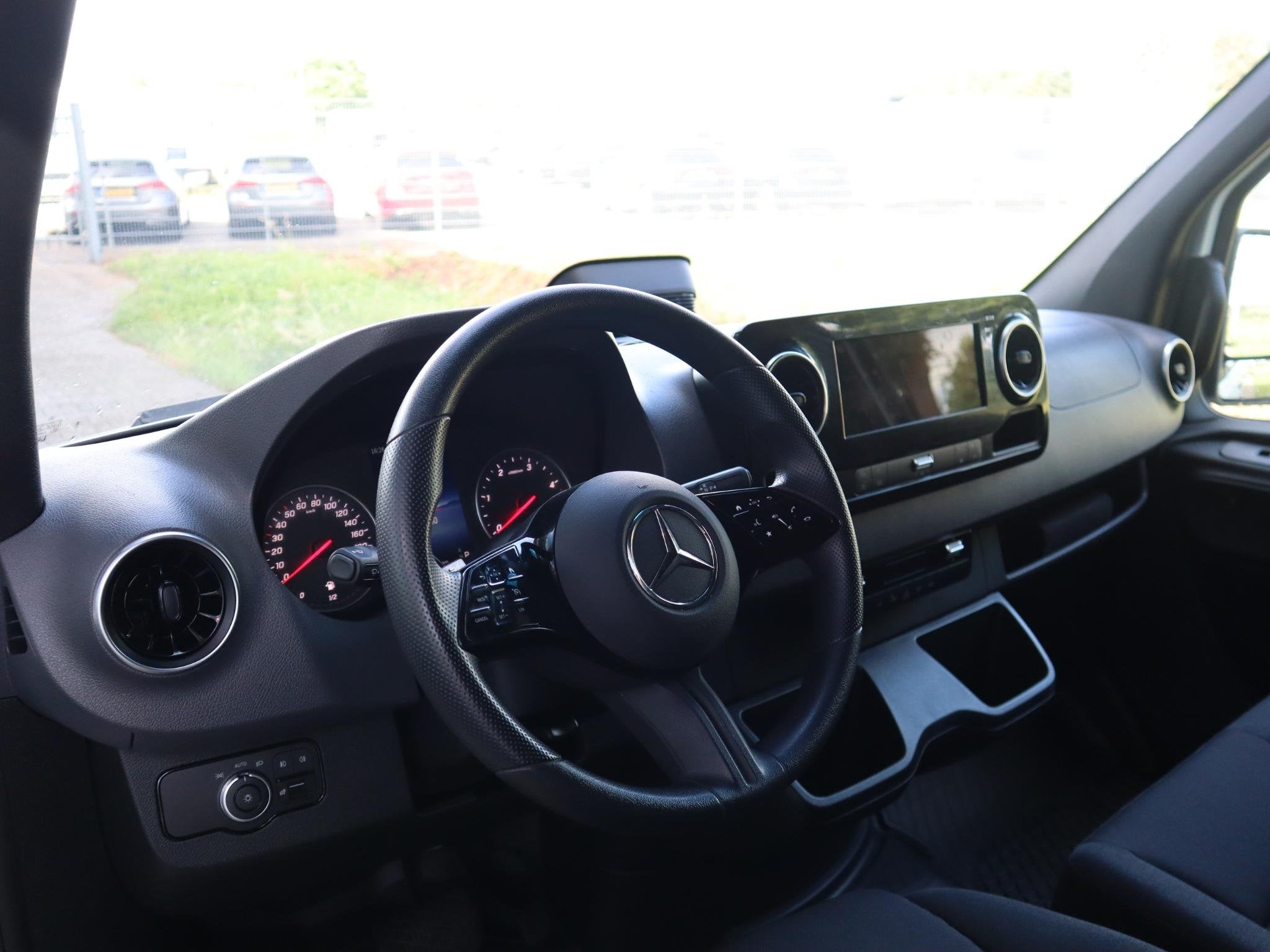 Mercedes-Benz Sprinter 317 L2H2 DC 6 PERS. 3.5T TREKHAAK, Automaat, 4 deurs, Euro 6, 4 cilinders