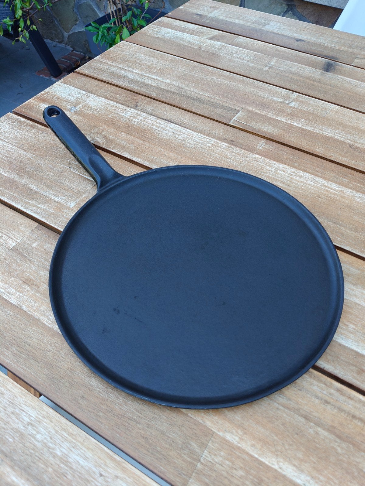 Staub pannekoeken pan 30cm, Huis en Inrichting, Keuken | Potten en Pannen, Ophalen of Verzenden, Gietijzer, Le Creuset
