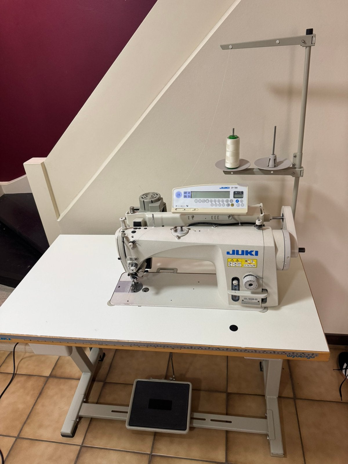 Juki ddl-9000B met puller ( perfecte voor gordijnen), Hobby en Vrije tijd, Naaimachines en Toebehoren, Ophalen, Zo goed als nieuw