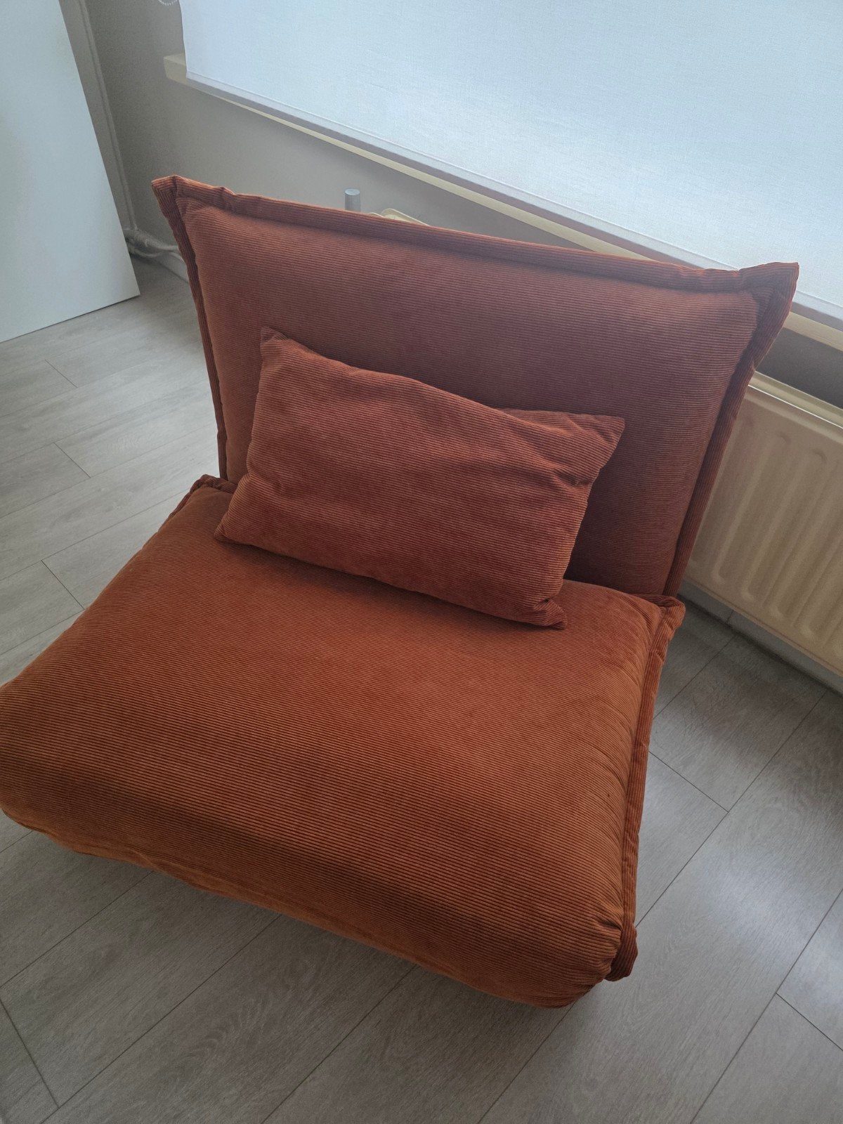 Eekhoornbruine ribfluwelen slaapbank, Ophalen