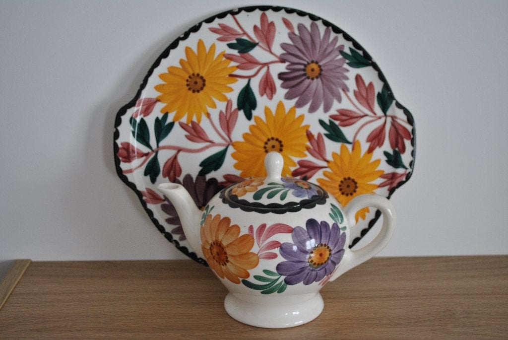 Plateaux fleuris avec théière et beurrier, Maison & Meubles, Cuisine | Vaisselle, Enlèvement ou Envoi, Utilisé, Céramique, Plateau