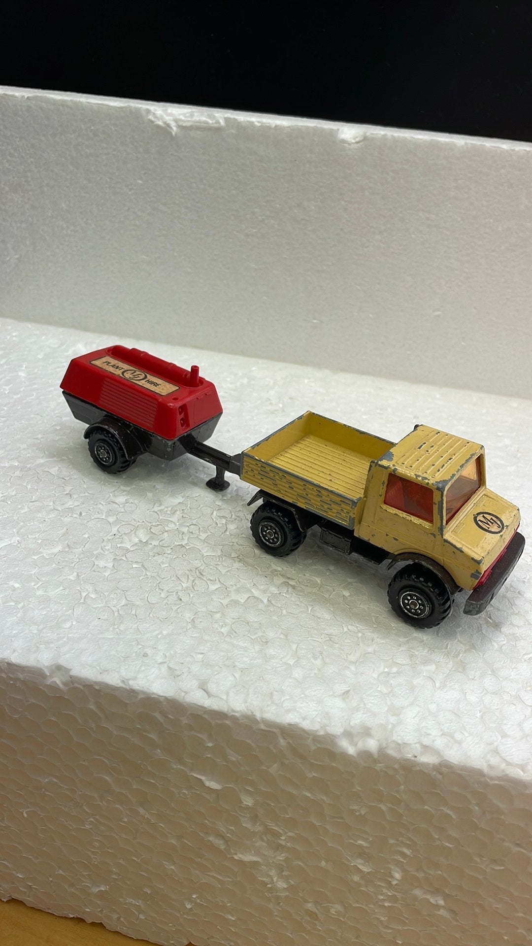 Matchbox Superkings K 30 Unimog & Trailer, Hobby en Vrije tijd, Modelauto's | Overige schalen, Ophalen of Verzenden, Zo goed als nieuw