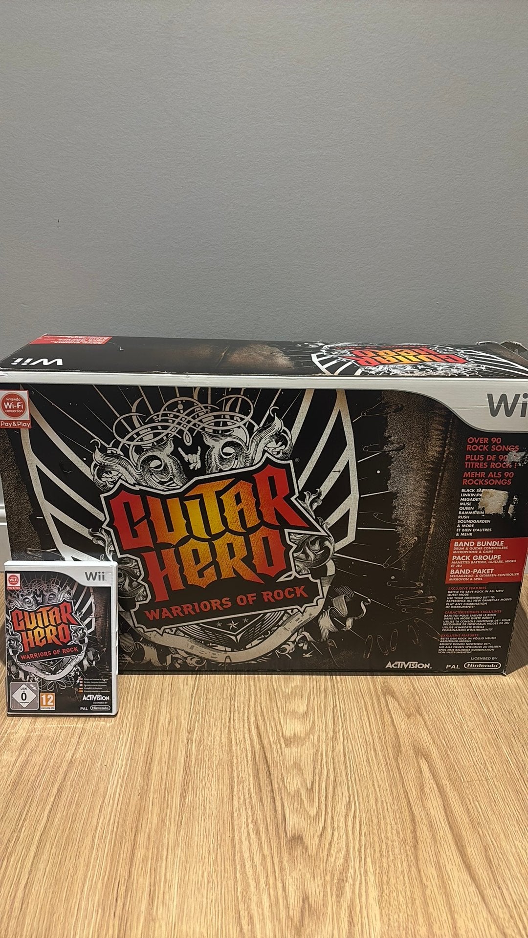 Guitar Hero Band Bundle (Drum, Guitar & Microphones), Enlèvement, Utilisé