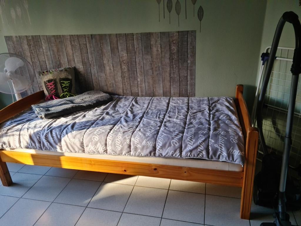 Lit (sommier, cadre et matelas) en bois, Enlèvement, Une personne, Brun
