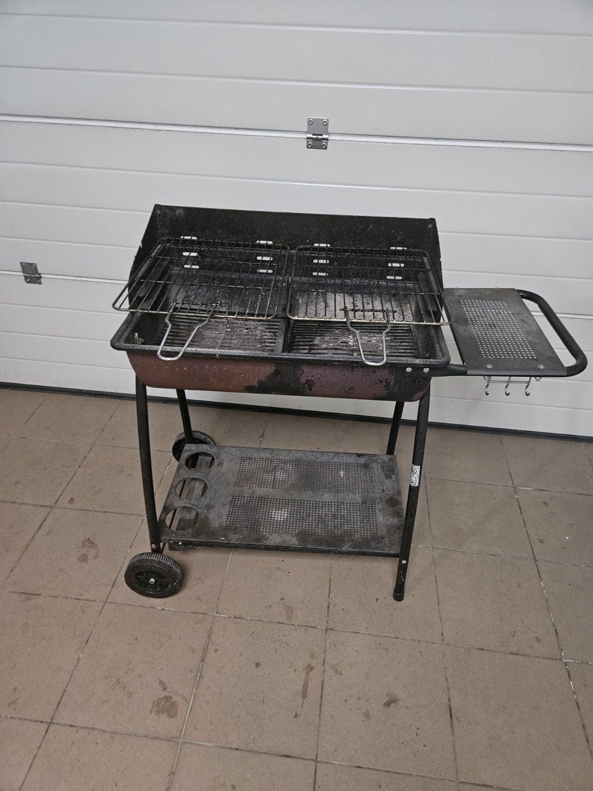Barbecue charbon sur roulettes avec double grille, Jardin & Terrasse, Enlèvement