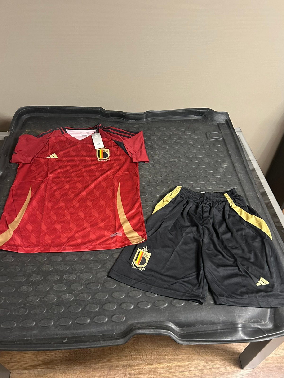 België Voetbal Zomerset Tenu - NIEUW!, Sport en Fitness, Voetbal, Maat S, Ophalen, Nieuw, Set