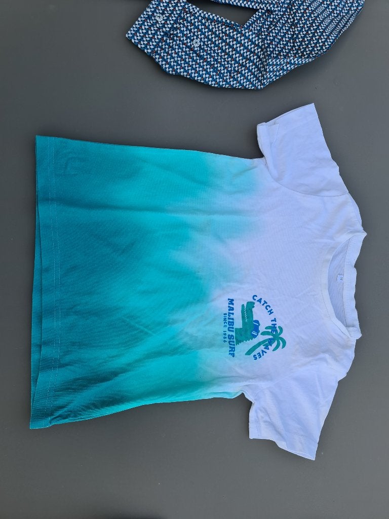 wit-groen-blauw malibu T-shirt, 116, Kinderen en Baby's, Kinderkleding | Maat 116, Ophalen, Zo goed als nieuw