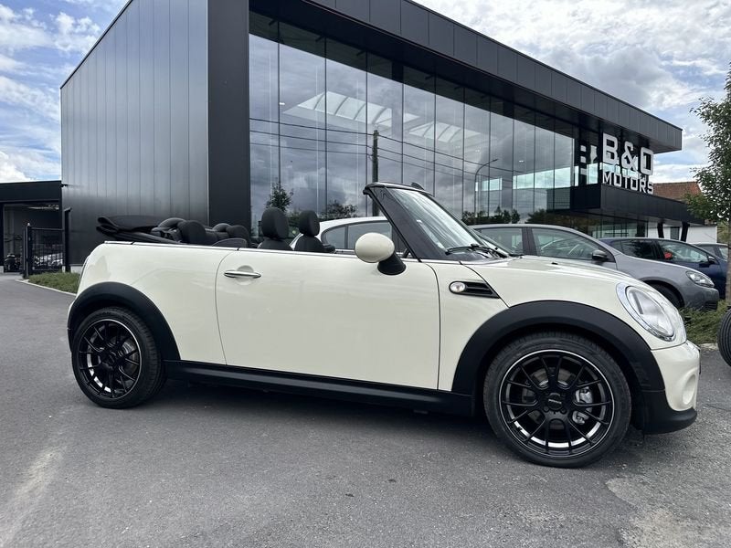 Mini One Cabrio, Auto's, Voorwielaandrijving, https://public.car-pass.be/vhr/ac4c2cea-1ba7-437f-8717-5ab9fd9e2996, Gebruikt, Zwart