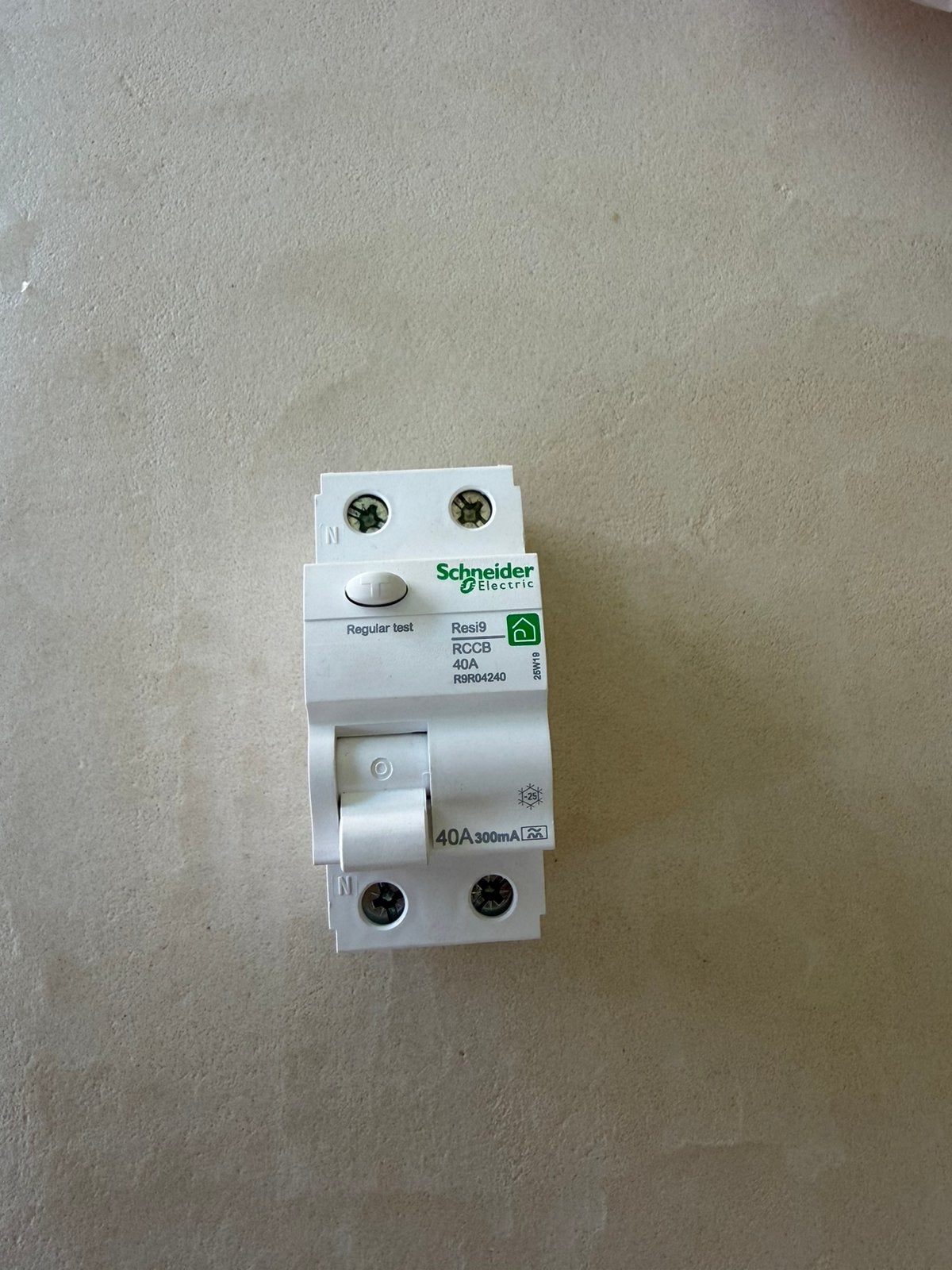 Schneider 40A 300mA 2P differentieel, Ophalen of Verzenden, Zo goed als nieuw