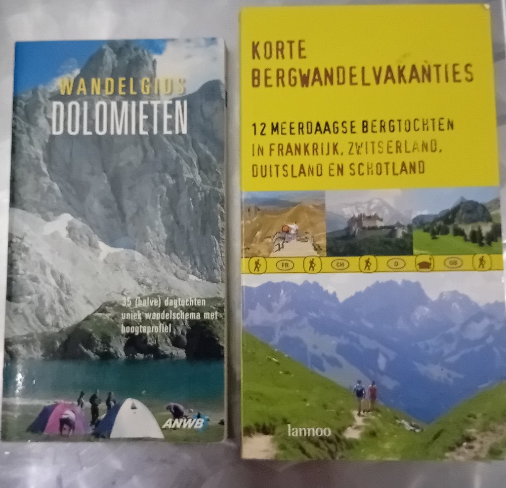 2 wandel gidsen., Boeken, Reisgidsen, Fiets- of Wandelgids, Europa, LANNOO, Ophalen