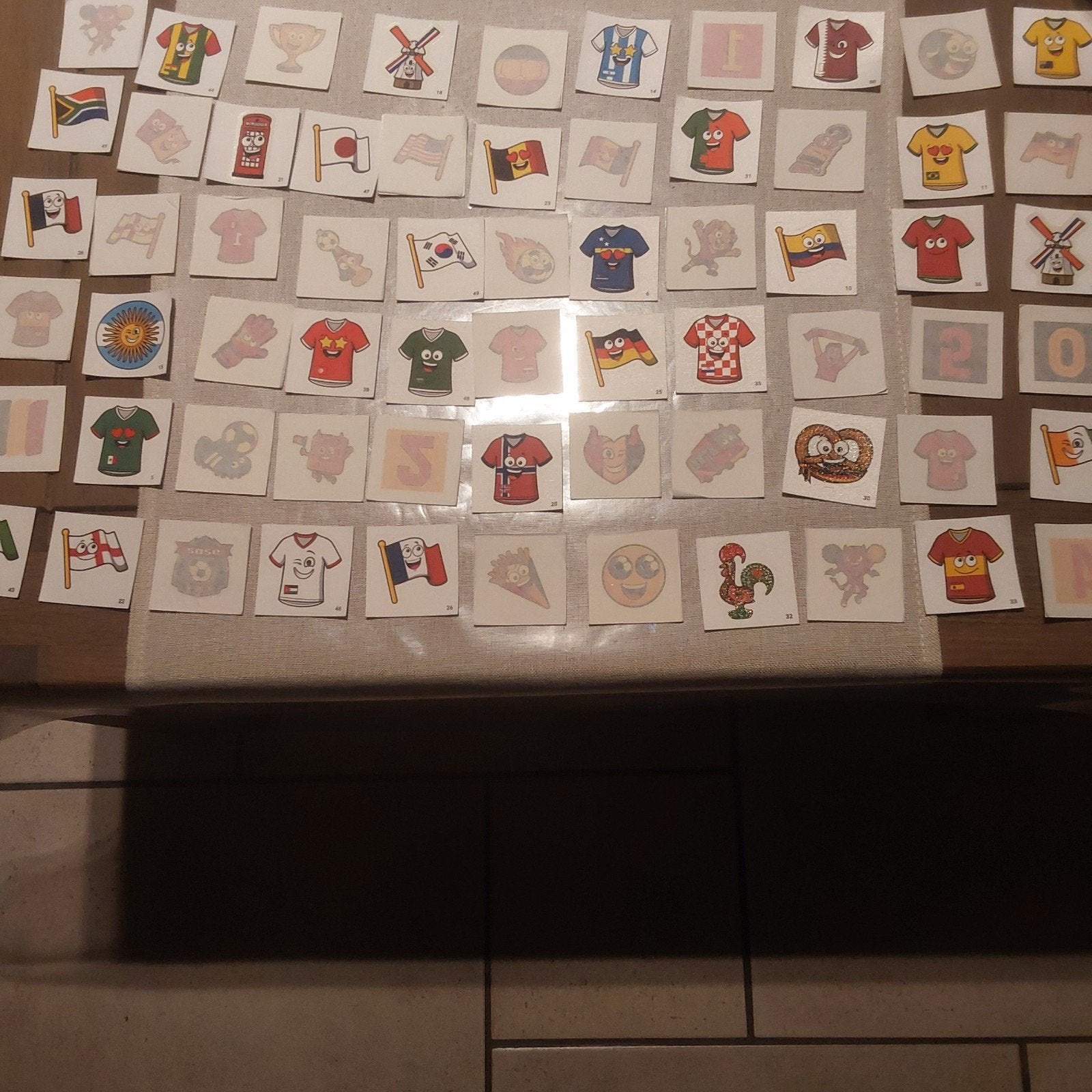 60 verschillende stickers van voetbal van ad delhaize, Enlèvement ou Envoi