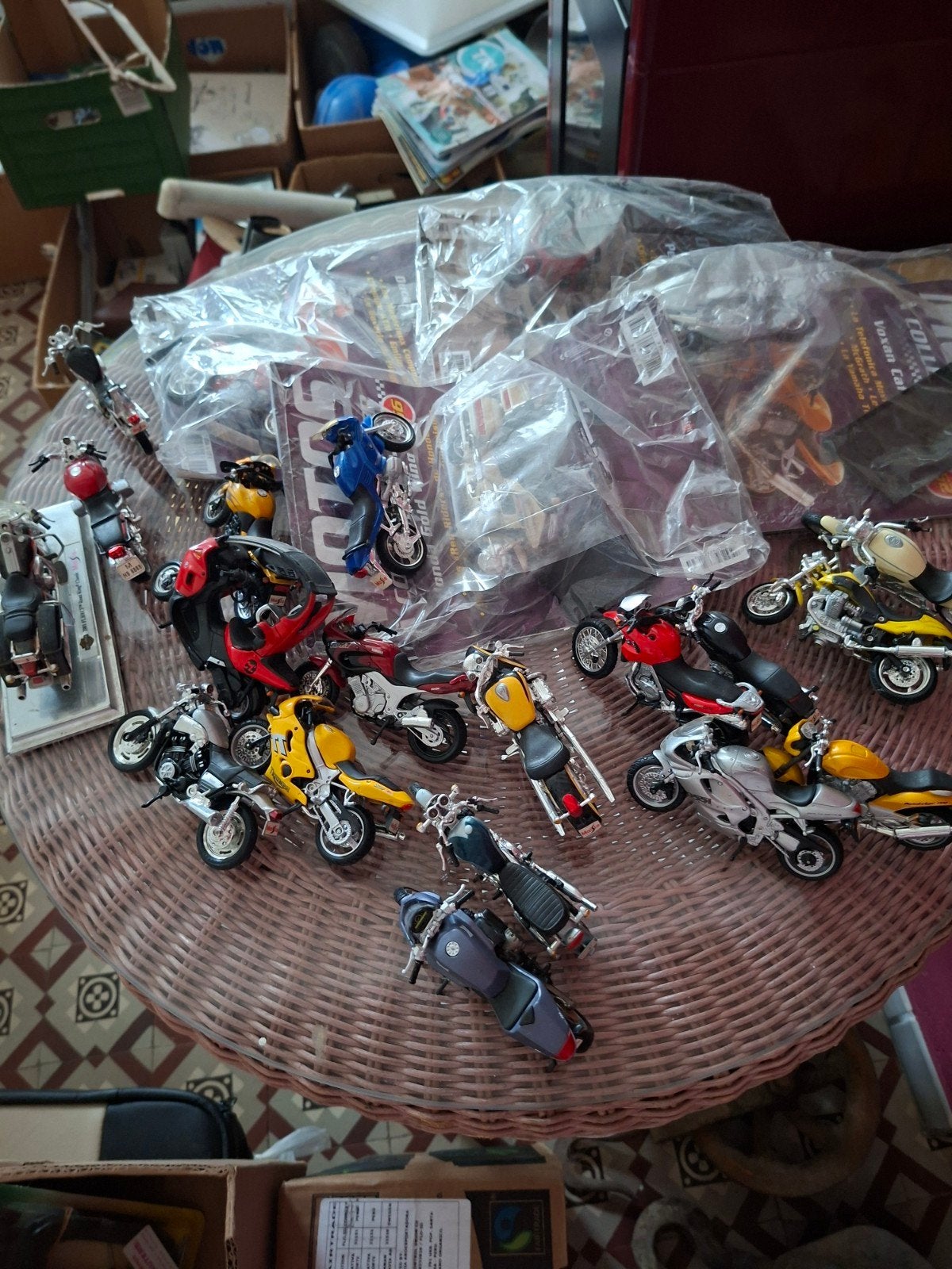 lot 22 motos miniatures, Ophalen