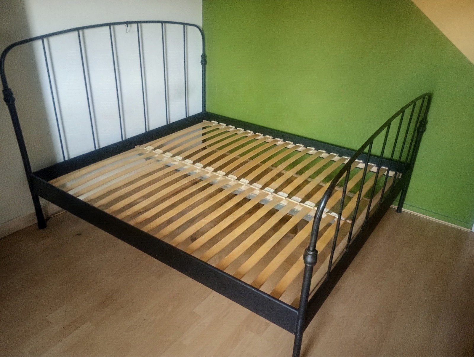stalen bed + lattenbodems 180x200, Ophalen