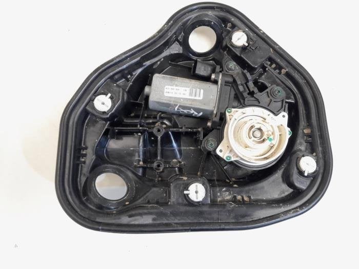 Moteur fermeture auxiliaire portière arrière droite d'un A, Autos : Pièces & Accessoires, -, 3 mois de garantie, Audi, Utilisé