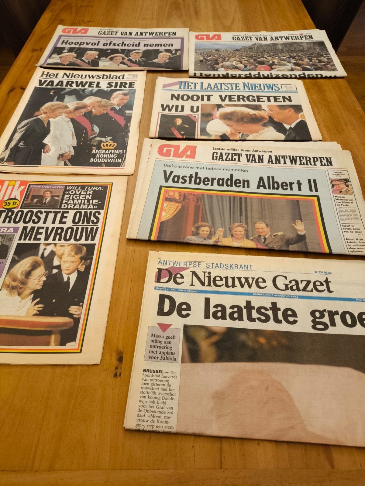 kranten over de dood van koning boudewijn, Collections, Revues, Journaux & Coupures, Enlèvement ou Envoi